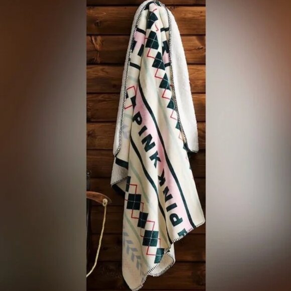 PINK Victoria's Secret Cozy Plush Sherpa Argyle Logo Blanket - NWT - Picture 1 of 4